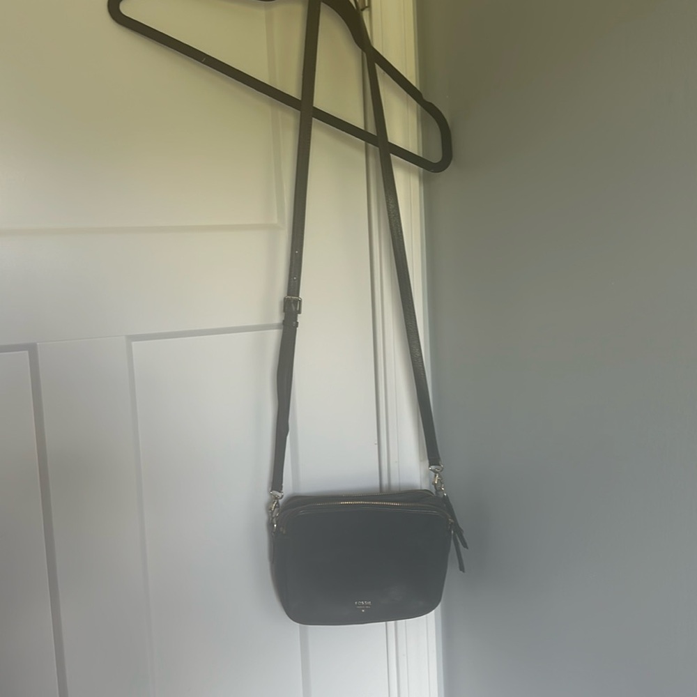 Fossil black leather crossbody bag!